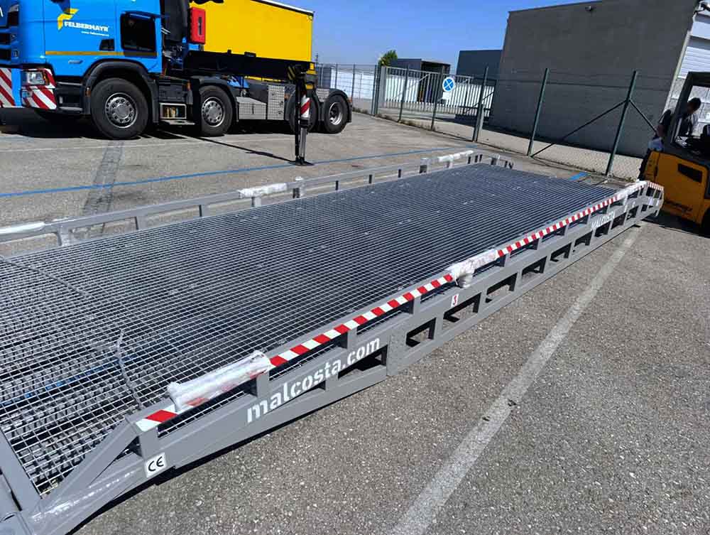 Mobile ramp
