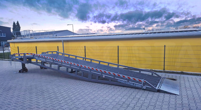 Mobile loading ramp MC MR 09